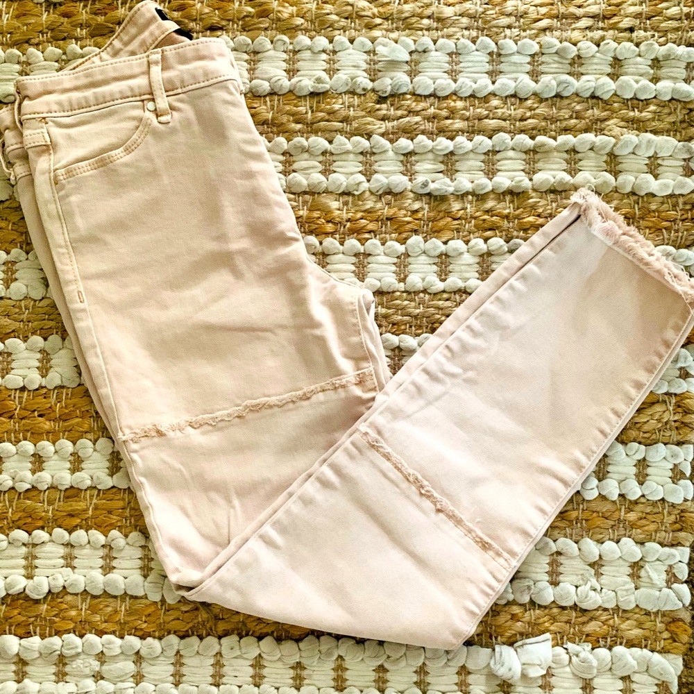 Abercrombie & Fitch W27-L26